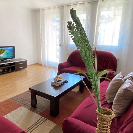 Zogu Apartments - City Center Pristina Buitenkant foto