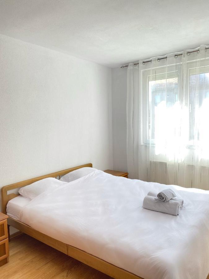Zogu Apartments - City Center Pristina Buitenkant foto