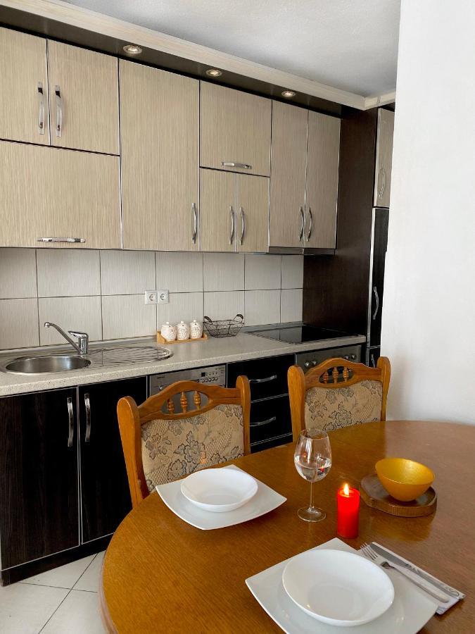Zogu Apartments - City Center Pristina Buitenkant foto